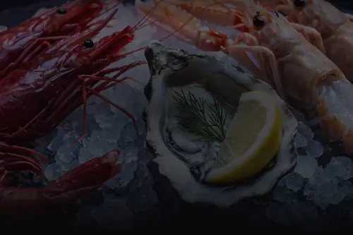 Gambero rosso, scampi e ostrica. Fuori formula, alla carta.