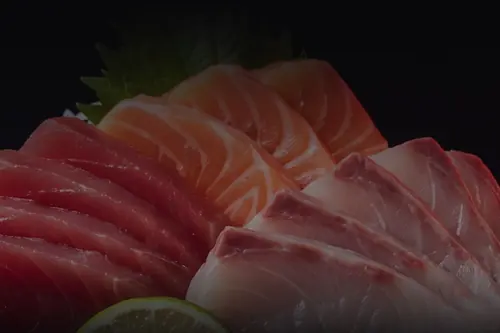 Solo pesce, tagliato al momento. Il tataki appena scottato.